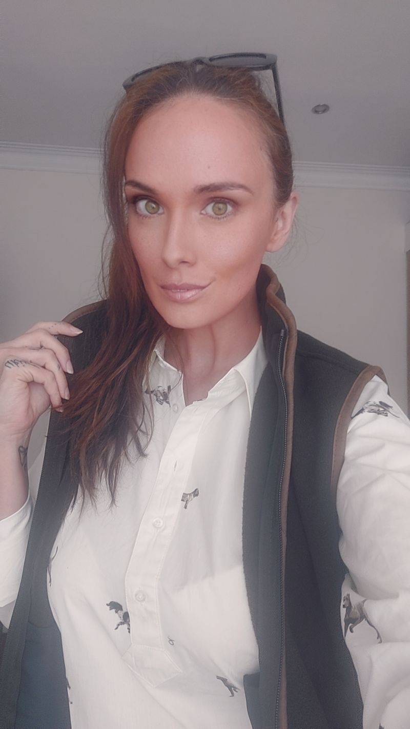 Becca_
